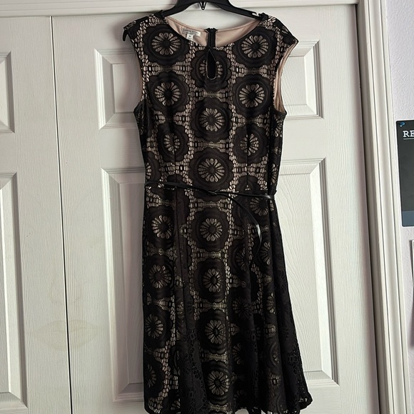 London Style Cream Dress with Black Lace and Belt Size 16 - Picture 1 of 4
